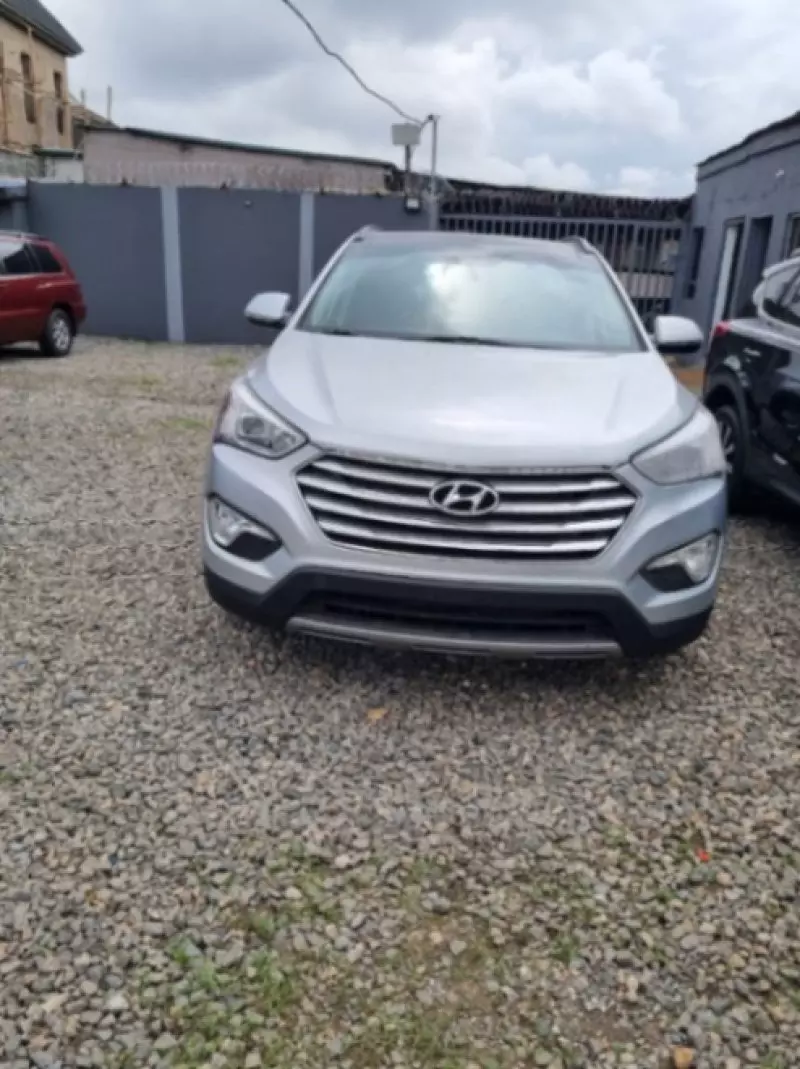 Hyundai Santa Fe   - 2015