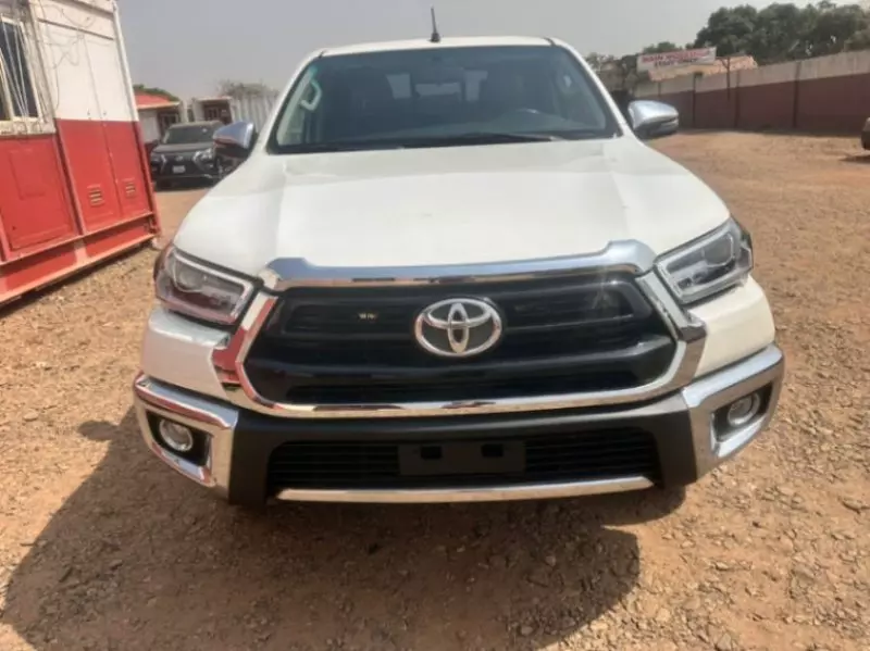Toyota Hilux   - 2019