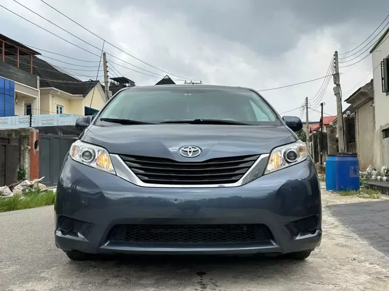 TOYOTA Sienna   - 2014