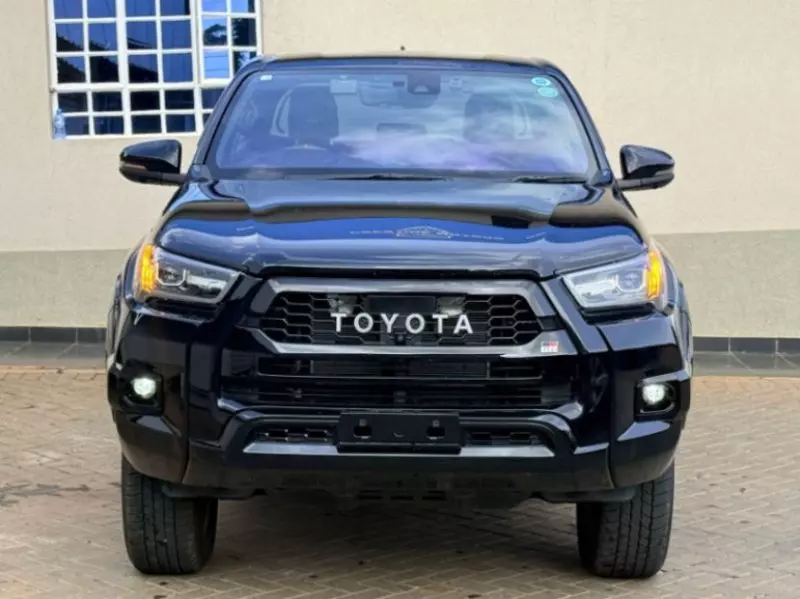 Toyota Hilux    - 2023