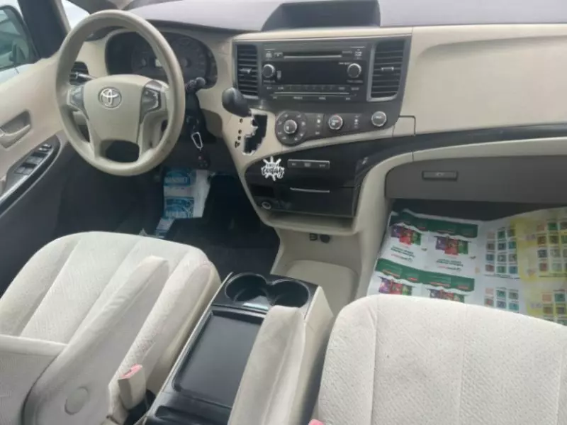 TOYOTA Sienna   - 2011