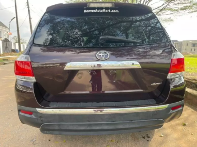 Toyota Highlander   - 2011