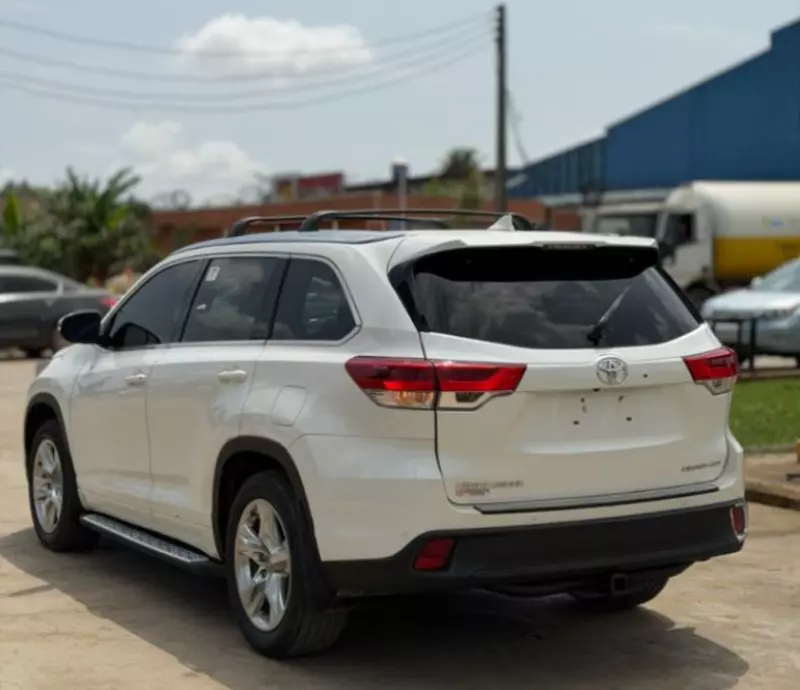 TOYOTA Highlander   - 2016