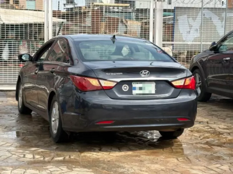 Hyundai Sonata   - 2011