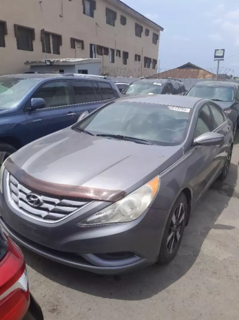 Hyundai Sonata   - 2012