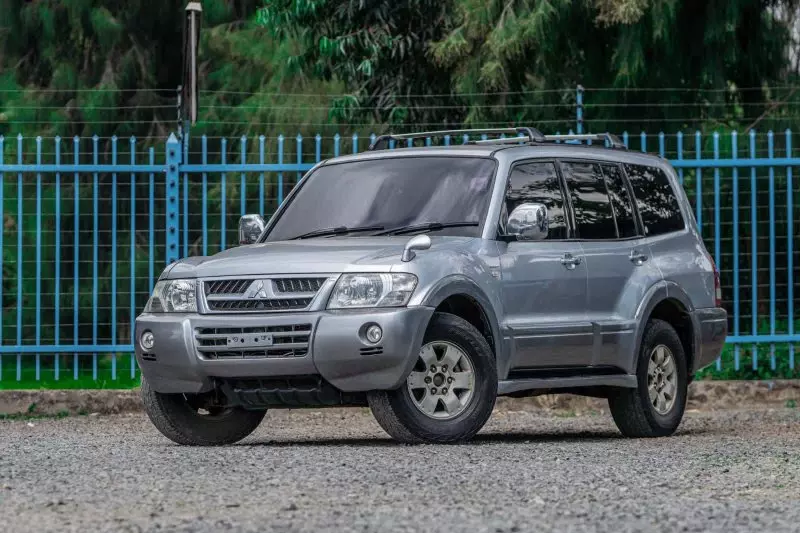 Mitsubishi Pajero   - 2004