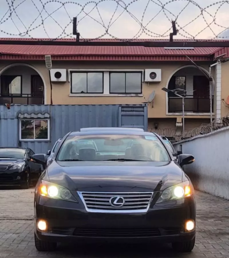 Lexus ES   - 2010
