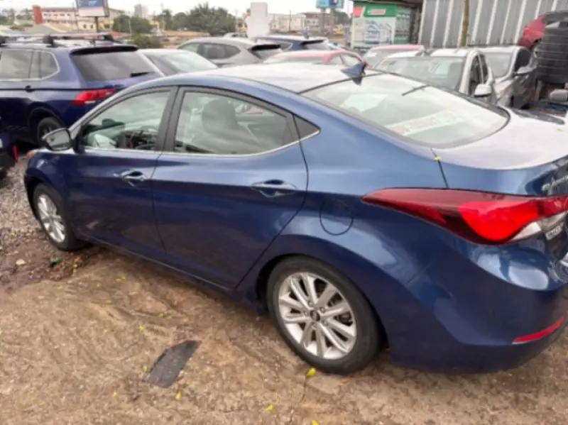 Hyundai Elantra   - 2015