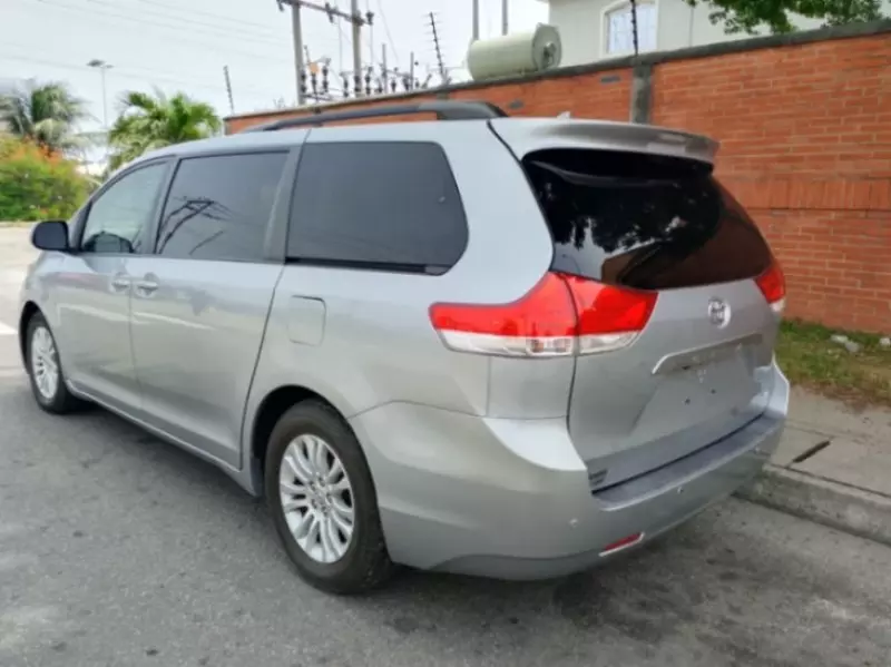 Toyota Sienna   - 2014