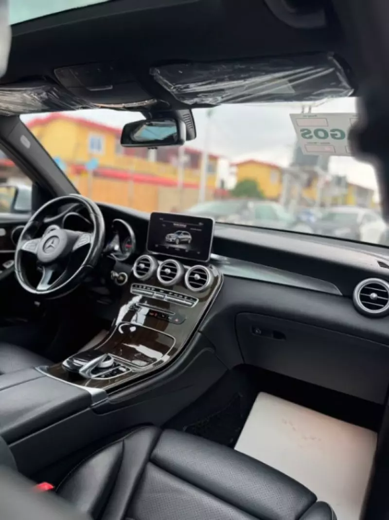 Mercedes-Benz GLC 300   - 2017
