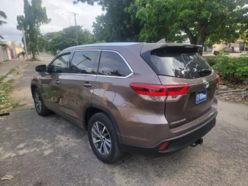 Toyota Highlander   - 2017