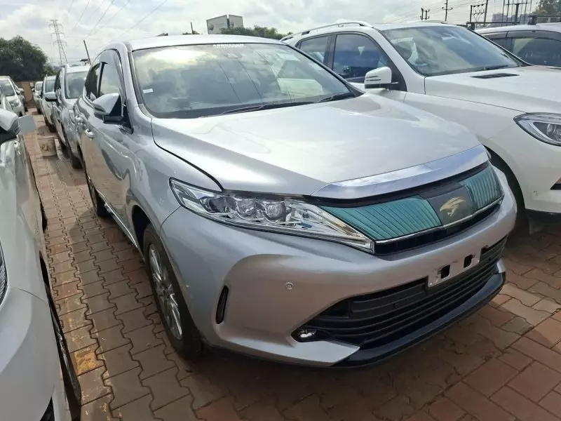 Toyota Harrier   - 2017