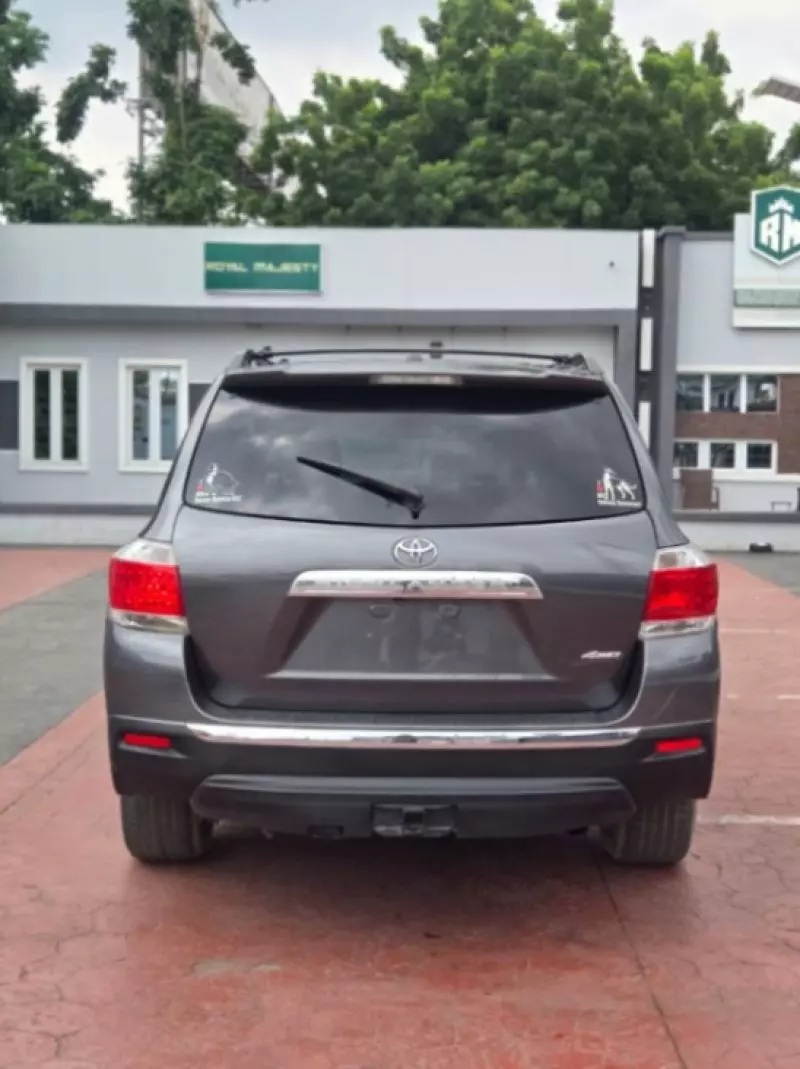 Toyota Highlander   - 2014