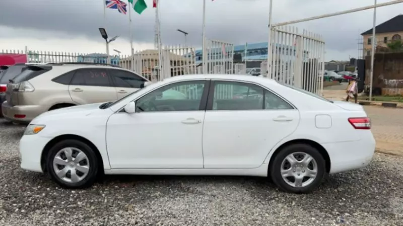 TOYOTA Camry - 2011