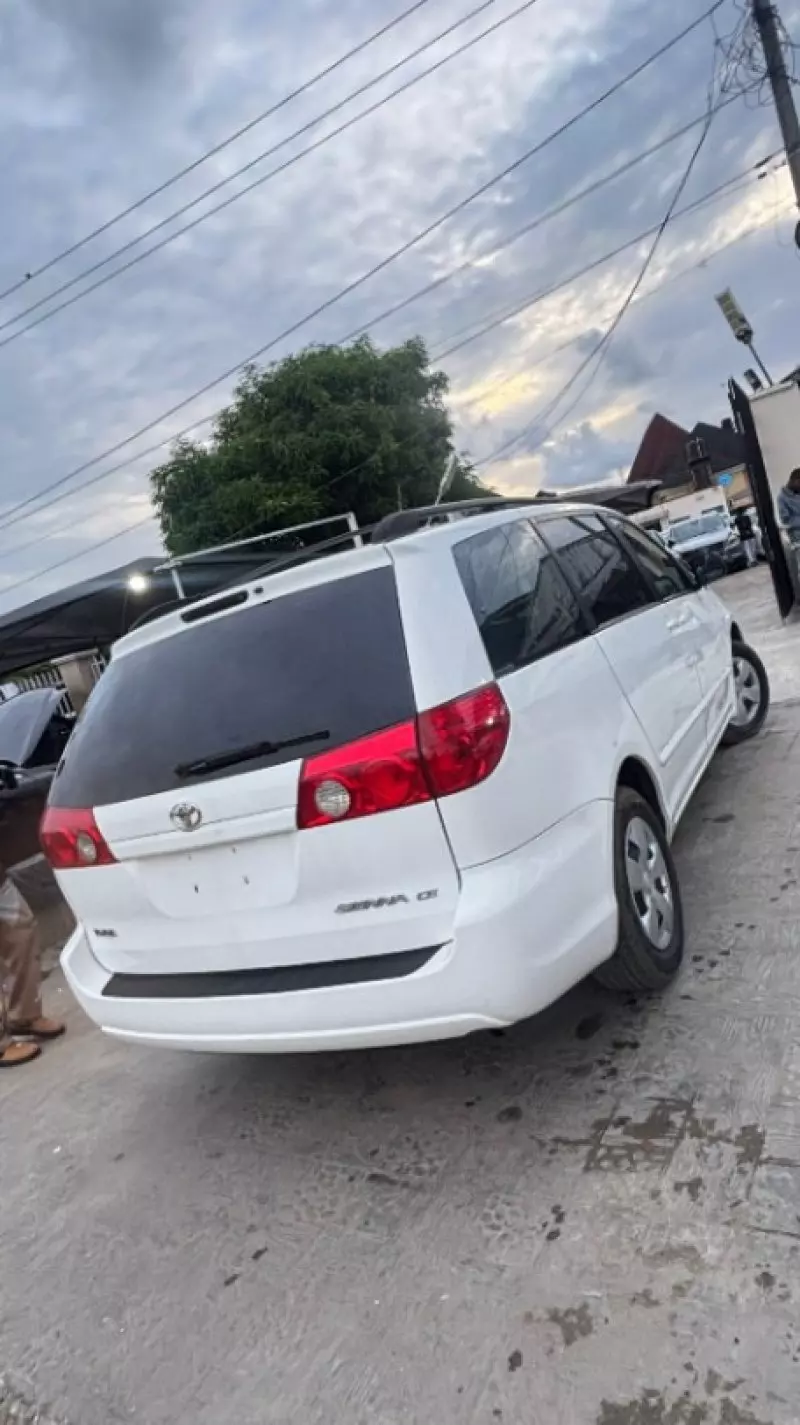 Toyota Sienna   - 2008