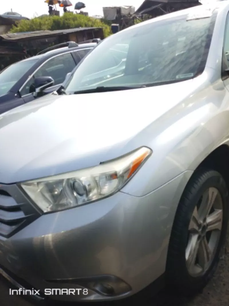 Toyota Highlander   - 2013