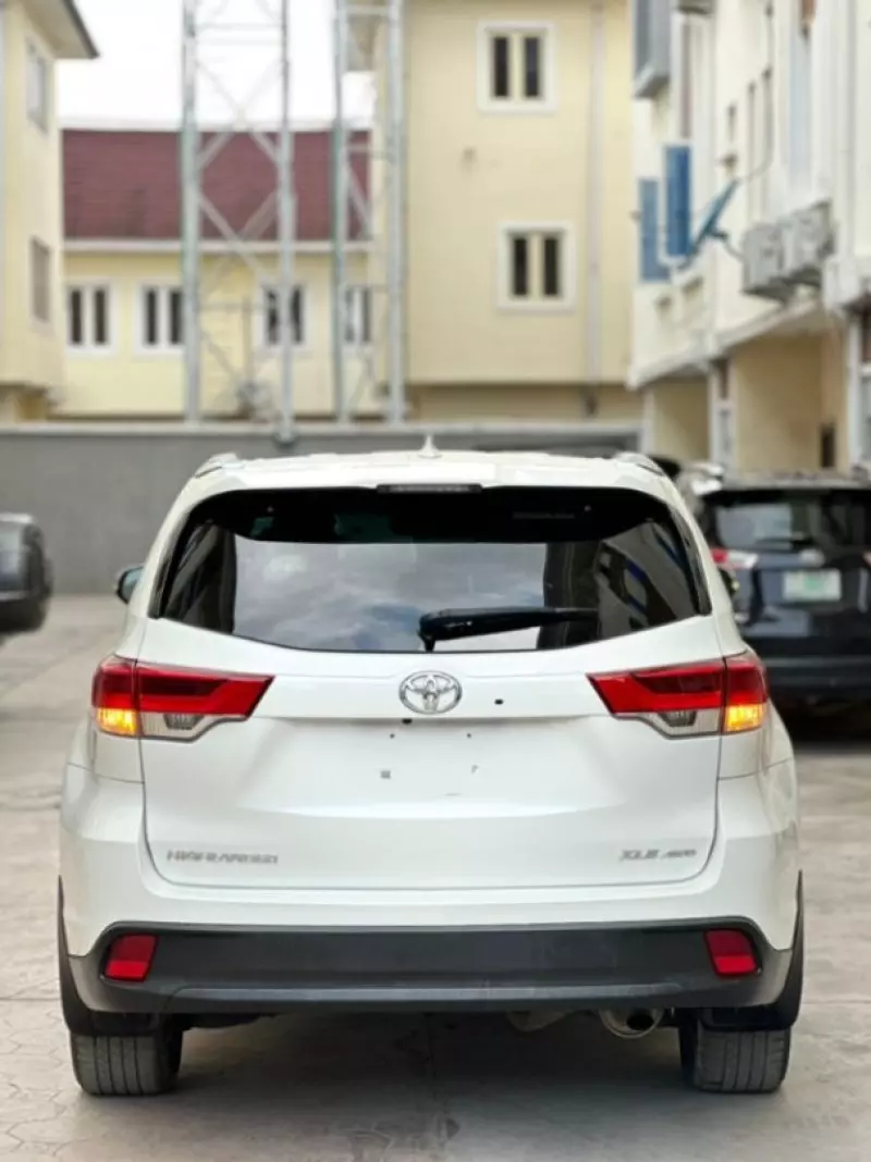 Toyota Highlander   - 2018