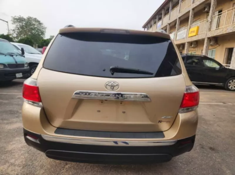 Toyota Highlander   - 2013