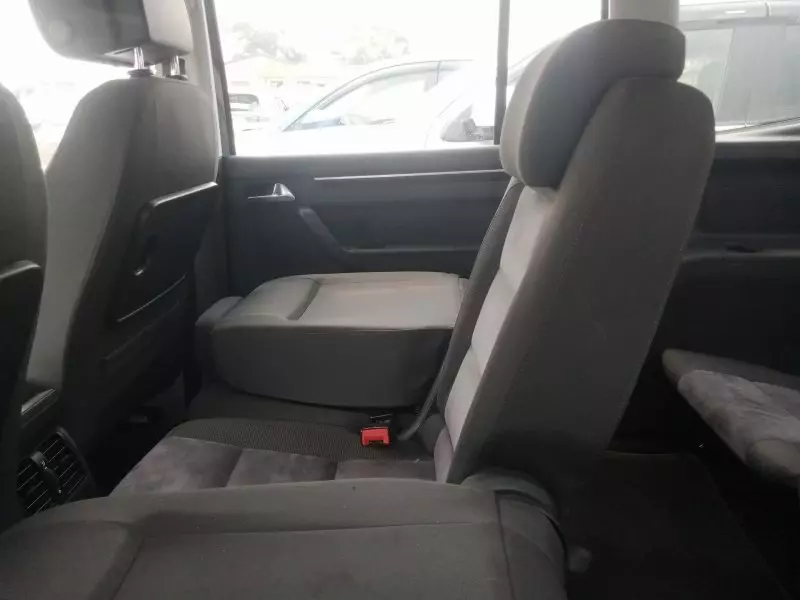 Volkswagen Touran   - 2012