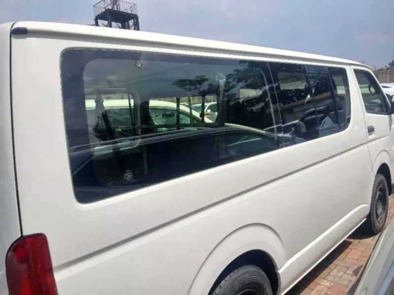 TOYOTA Hiace   - 2013