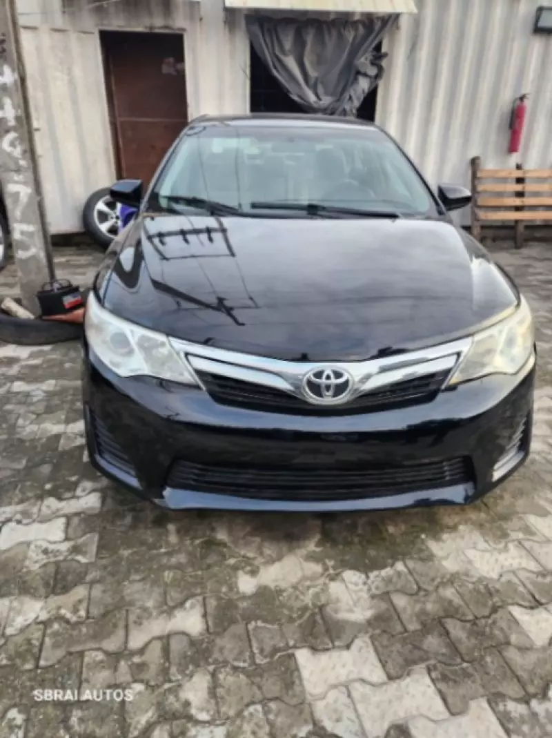 Toyota Camry   - 2014