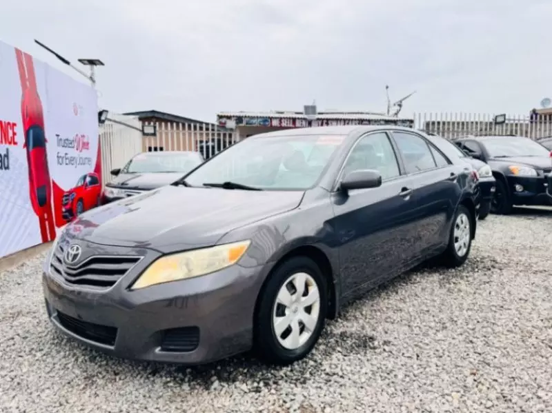 Toyota Camry   - 2010