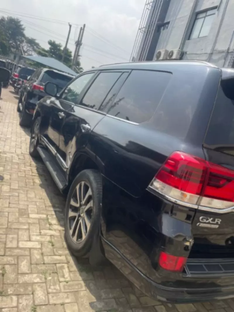 Toyota Land Cruiser   - 2019