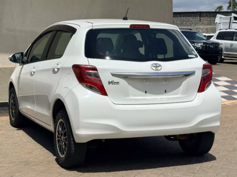 Toyota Vitz   - 2015