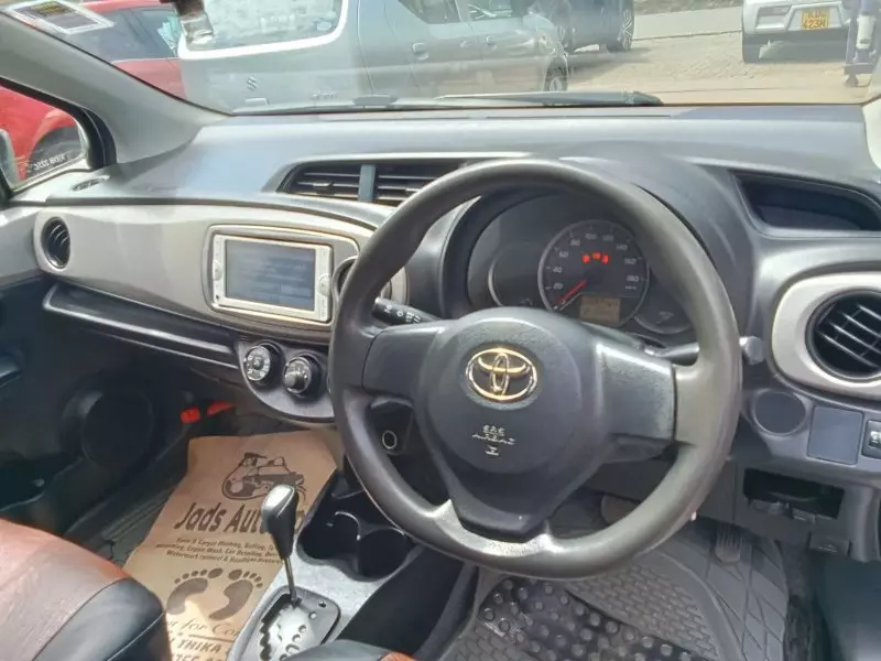 TOYOTA Vitz   - 2013