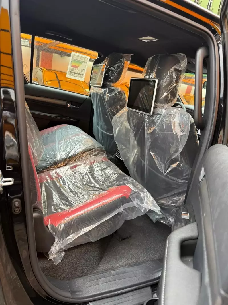 Toyota Hilux   - 2025