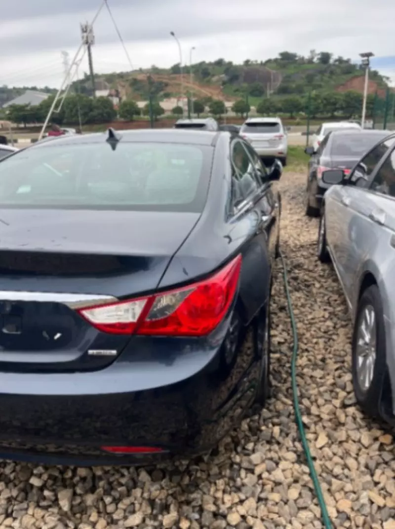 Hyundai Sonata   - 2011