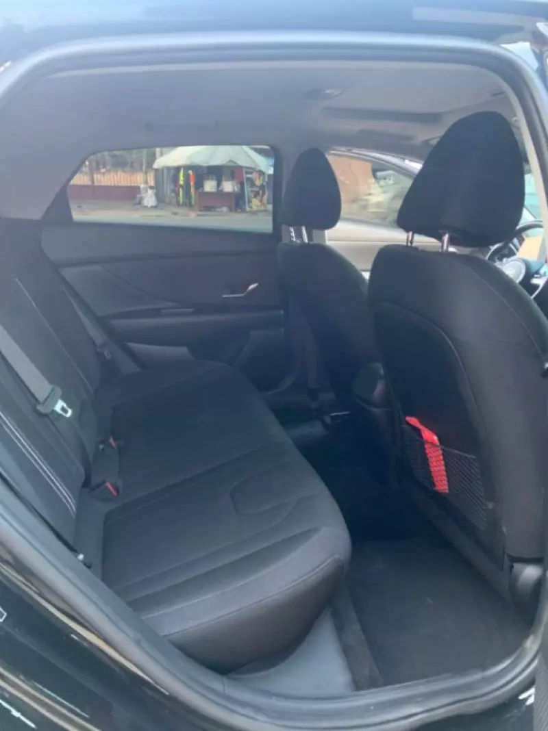 Hyundai Elantra   - 2021