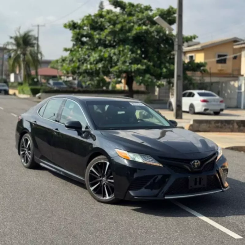 Toyota Camry   - 2018