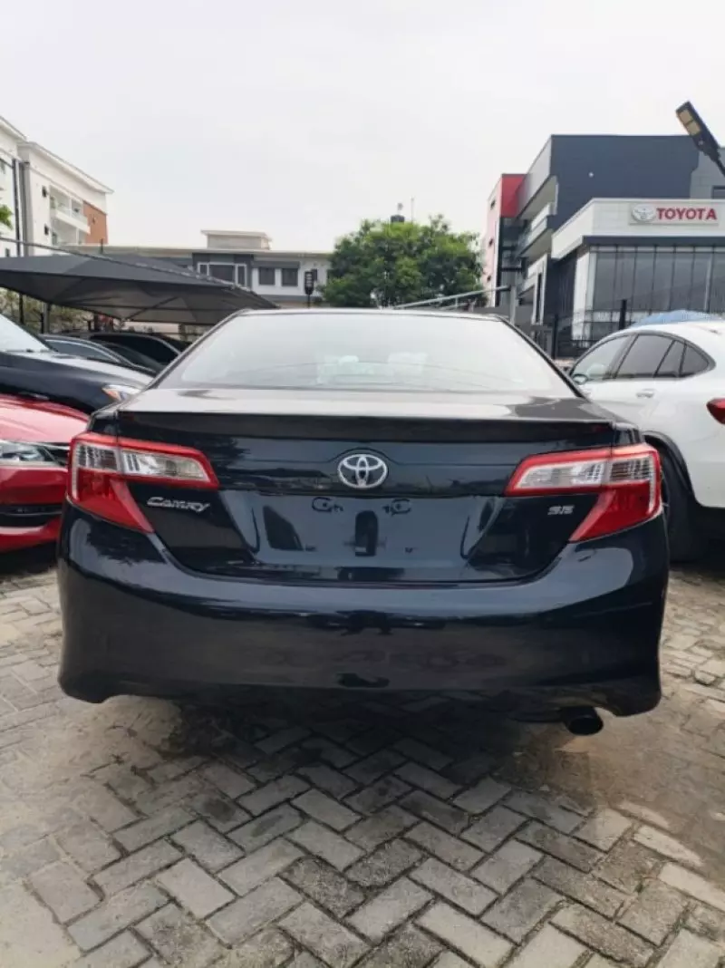 Toyota Camry   - 2013