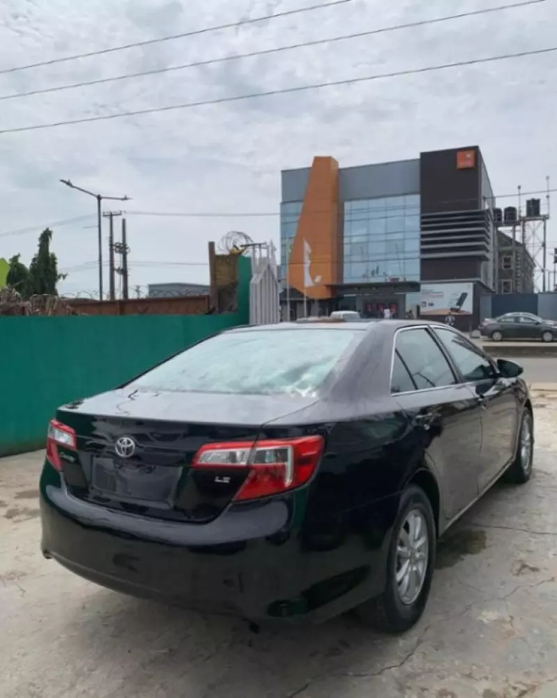 Toyota Camry   - 2013