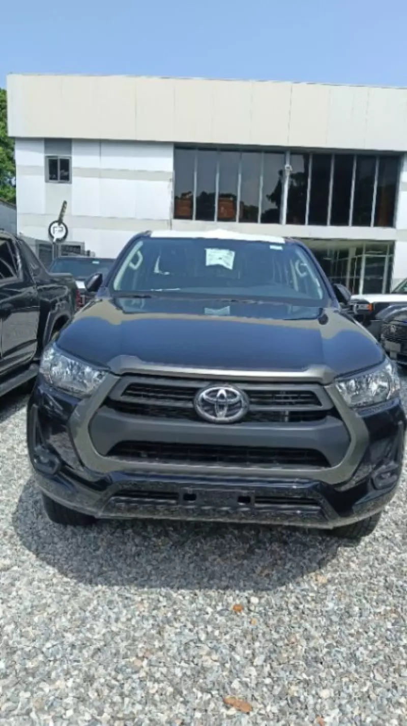 Toyota Hilux   - 2025