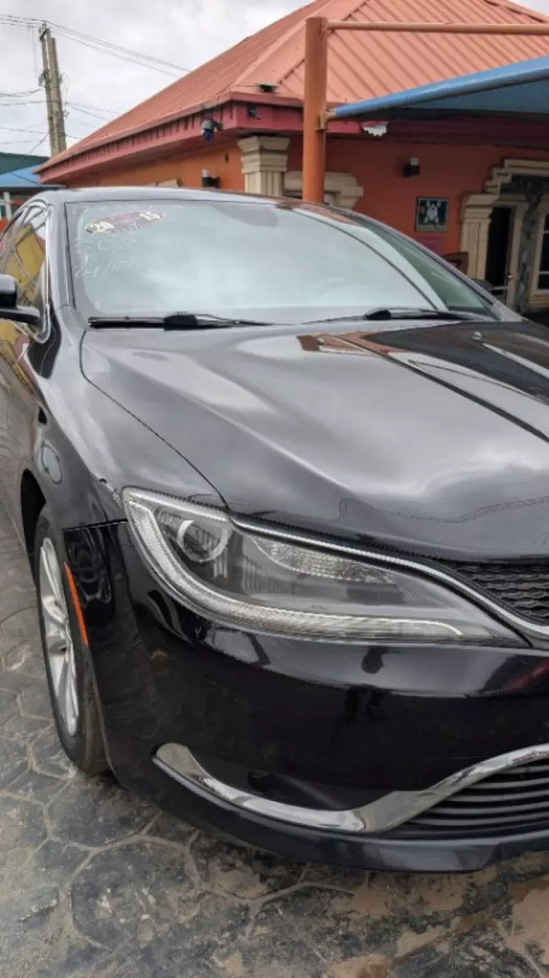 Chrysler 200   - 2015