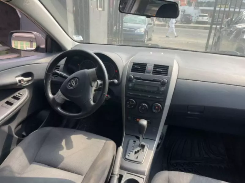 Toyota Corolla   - 2010