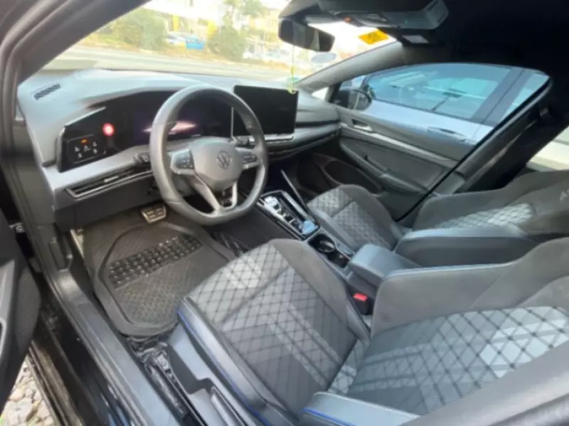 Volkswagen Golf - 2025