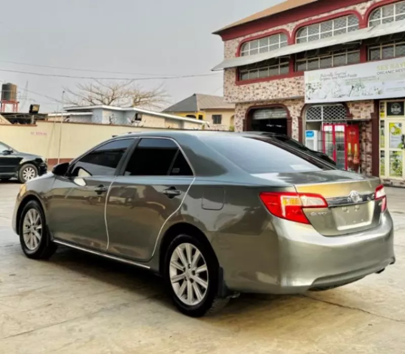 Toyota Camry   - 2012