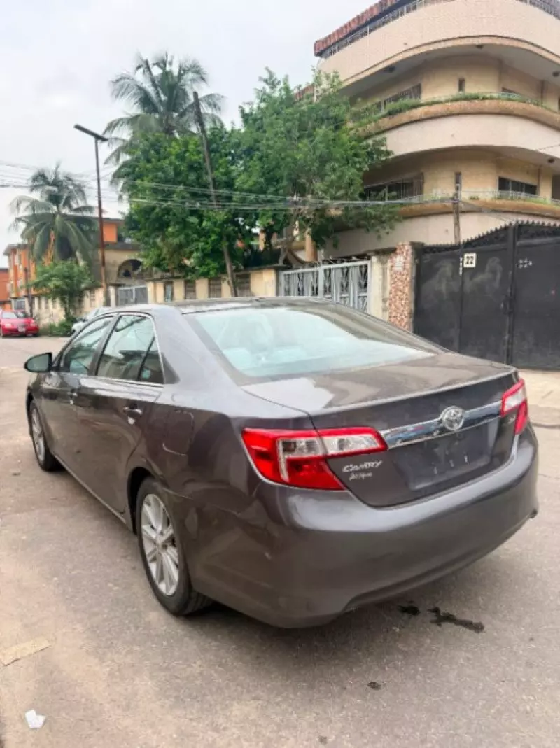 TOYOTA Camry   - 2012