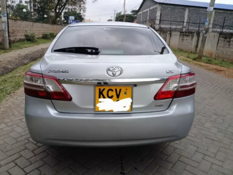 TOYOTA Premio - 2013