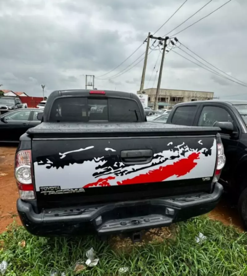 TOYOTA Tacoma - 2011