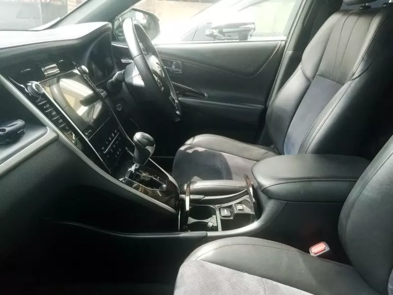 Toyota Harrier   - 2016
