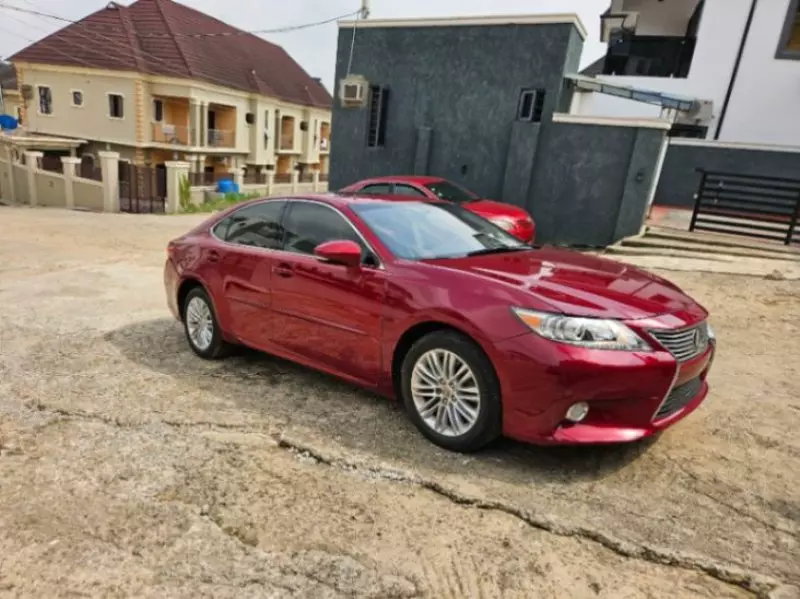 Lexus ES   - 2014