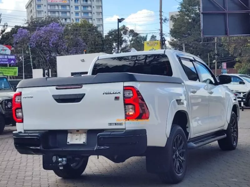 TOYOTA Hilux   - 2022
