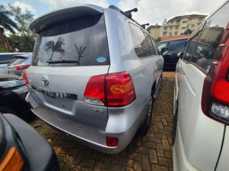 Toyota Land Cruiser V8   - 2014