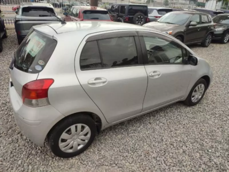 Toyota Vitz   - 2010