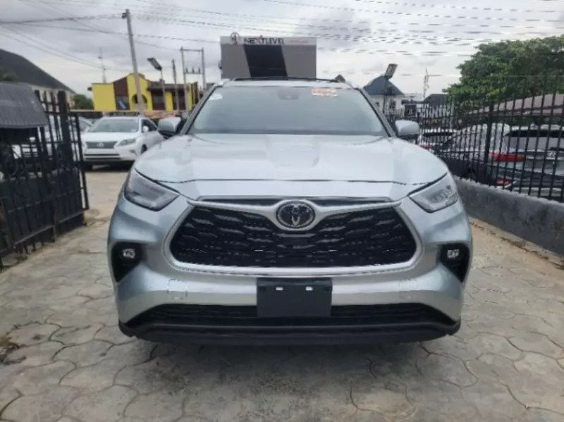 Toyota Highlander   - 2021