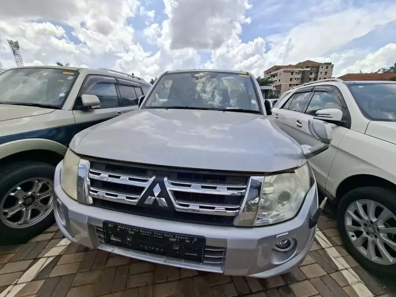 Mitsubishi Pajero   - 2011